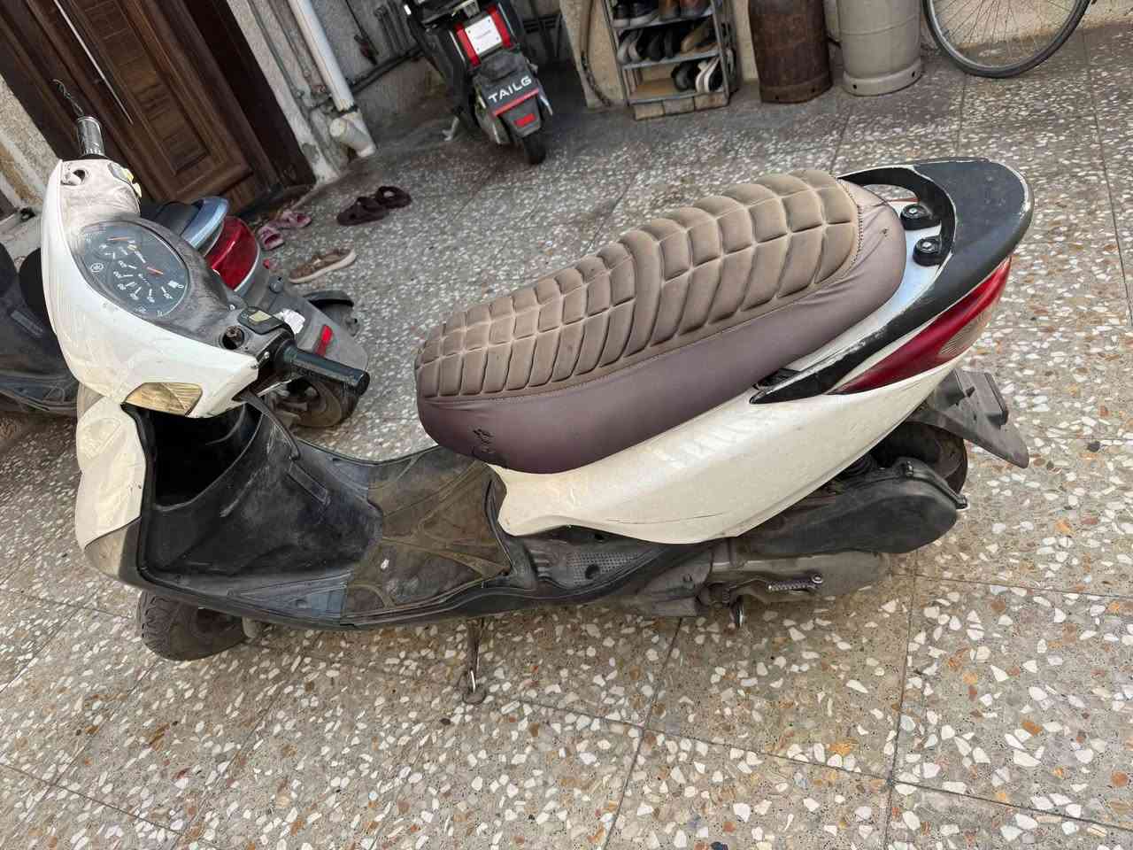 دراجه بريز 140  للبيع كابريتر مكانها بغداد 
مكينه مجفته
سعرها 350 الف 
***********
