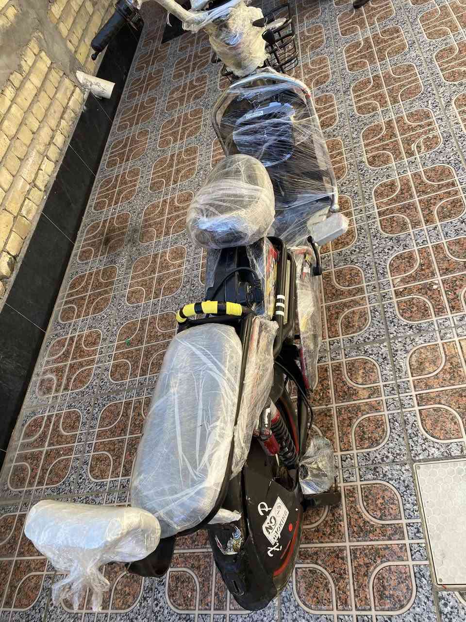 سلام عليكم
ماطور شحن 5 بطاريات شبه منتهيات 
يرادله اشاير وهورن 
سعره 185 الف وبي مجال حيل قليل 
***********
