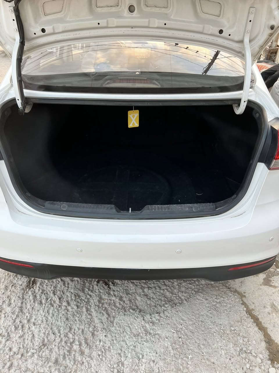 سيراتو لبيع كفاله حته من البارد مديل ١٧ ماشيه ١٣١ لون صدفي ابو الشذره رقم أربيل بسم شركه سنويه صاقطه ١٣٥ وبيها مجال قليل ***********
