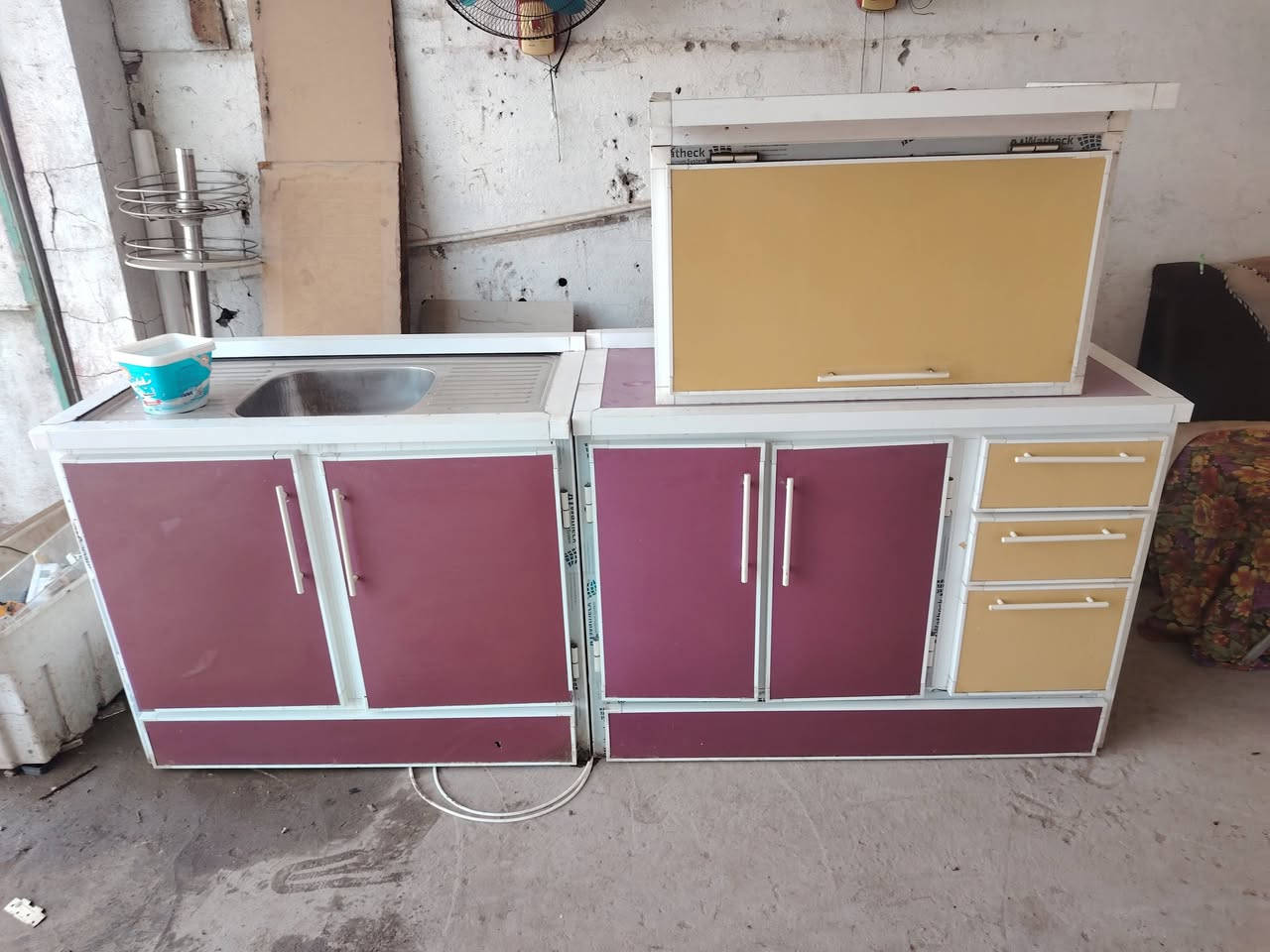 سلام عليكم غراض للبيع كلمن وسعر تعال وبيك خير وتدلل ويرهم مراوس بكلشي المكان حله ورديه خارج قرب مستشفى الكفيل *********** وأيضا نشتري كافة الغراض
