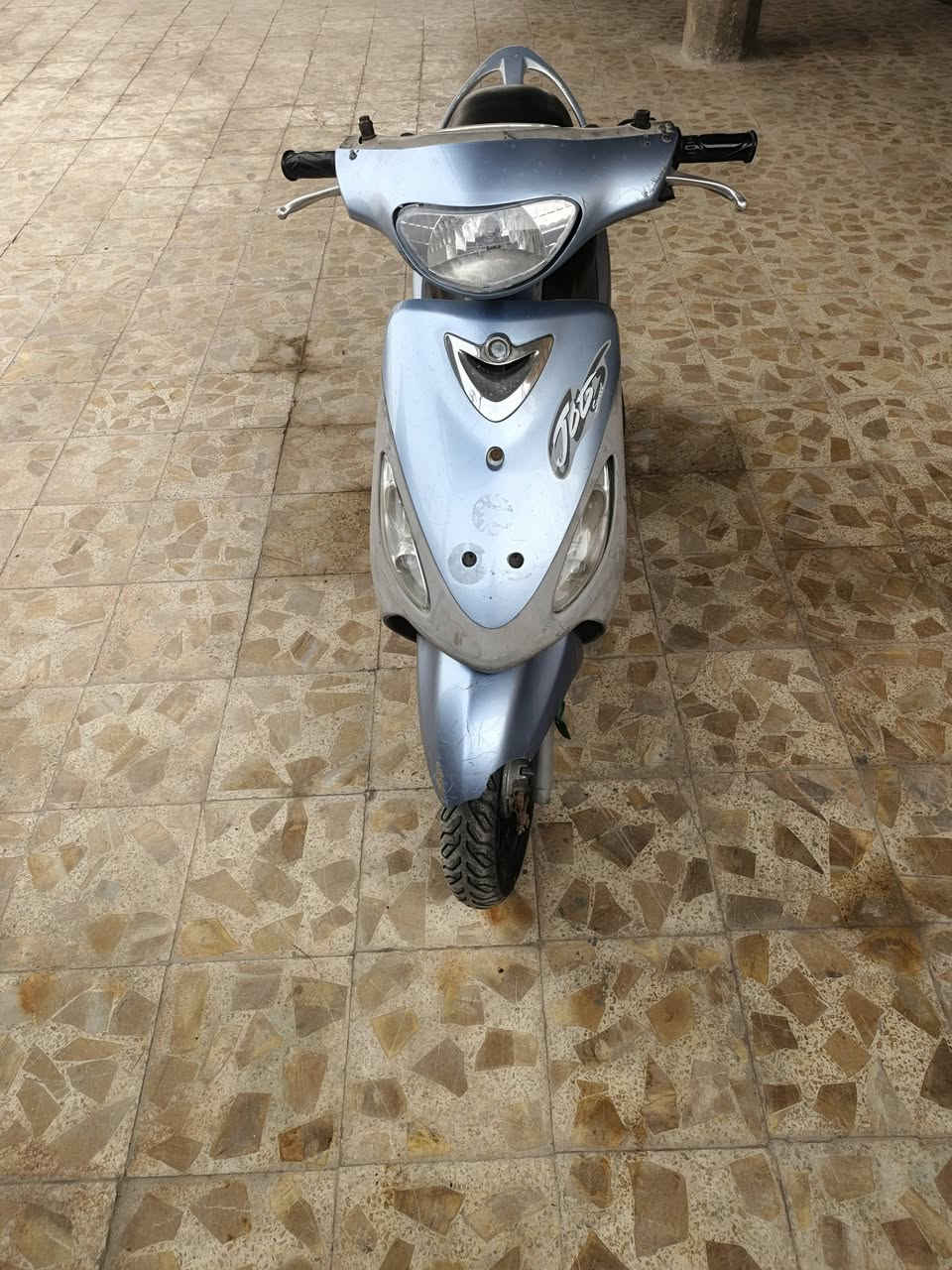 سلام عليكم قجمة للبيع دراجة بلادية فقط المكينة مفتوحة بسبب الولفات دراجة حلوة سلف شقال هندر كهربائيات شقالات رايدها ب 750 ألف وبيها مجال قليل مكاني البصرة كرمة علي رقم الهاتف***********
