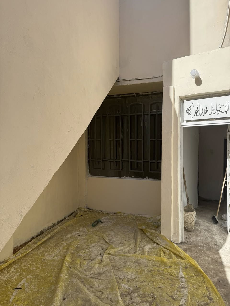 السلام عليكم
بيت 104م للايجار مباشر من صاحب الدار ،(***********)حي المهندسين قرب مطعم الخيمة شارع طريق الجنة 350 شهرين مقدمة مع الماء والكهرباء
غرفه 5:30*4:30 ،صاله واستقبال 3*3
مطبخ تخاريج مناور2 +طرمة،يوجد سخان
اخواني الدلالين والمندوبين اعتذر منكم
فقط سمير،(البيت بلادلاليه مباشر من صاحبه)
