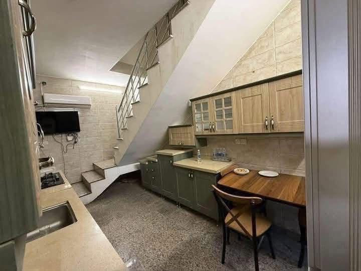 #لايجار_دار_مؤثث_في_السيدية 🏡

🔹 مساحة 60 متر
🔹 الواجهة: 5 متر
🔹 شارع عرض 15 متر مع رصيف 3 متر

✨ المميزات:
▪️ البيت نظيف جداً
▪️ يحتوي علا غرفتين وصاله ومطبخ وخدمات مؤثث أثاث درجة أولى
▪️ موقع مميز – يبعد 5 بيوت فقط عن شارع الخيزران

💰 السعر:  مليون ونص 
()

📍 عنوان المكتب : السيدية – قرب سيطره الخيزران

📞 للاستفسار:
***********
