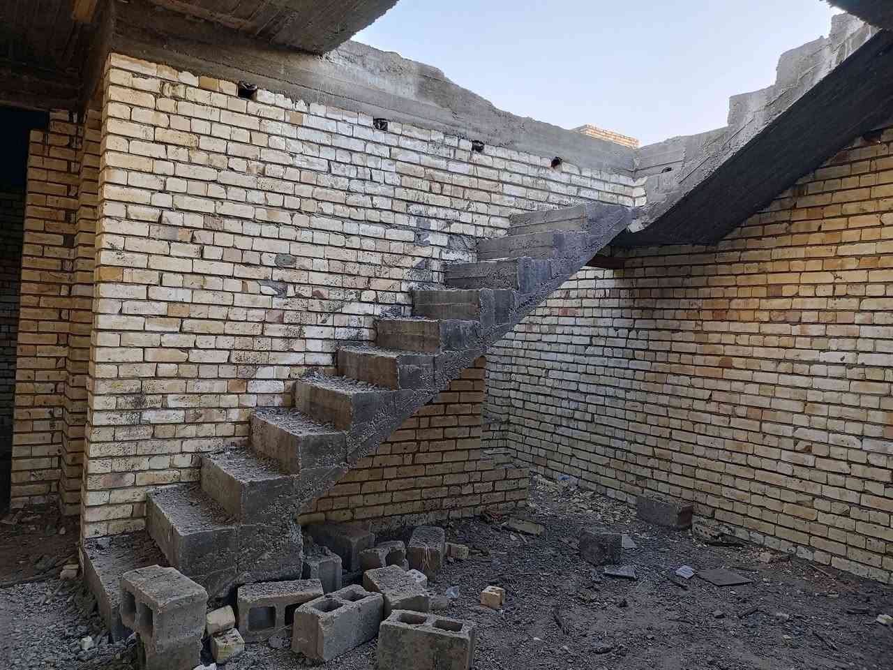 سلام عليكم مشتمل للبيع حي ذويب ألأول (١٢٠م)بناء طابوك نزال ٣٠ أساس رفت جاهزماء+كهربا +مجاري معه تك رمل +٦٠٠ بلوكه قريب الشارع موقع جيد (***********)
