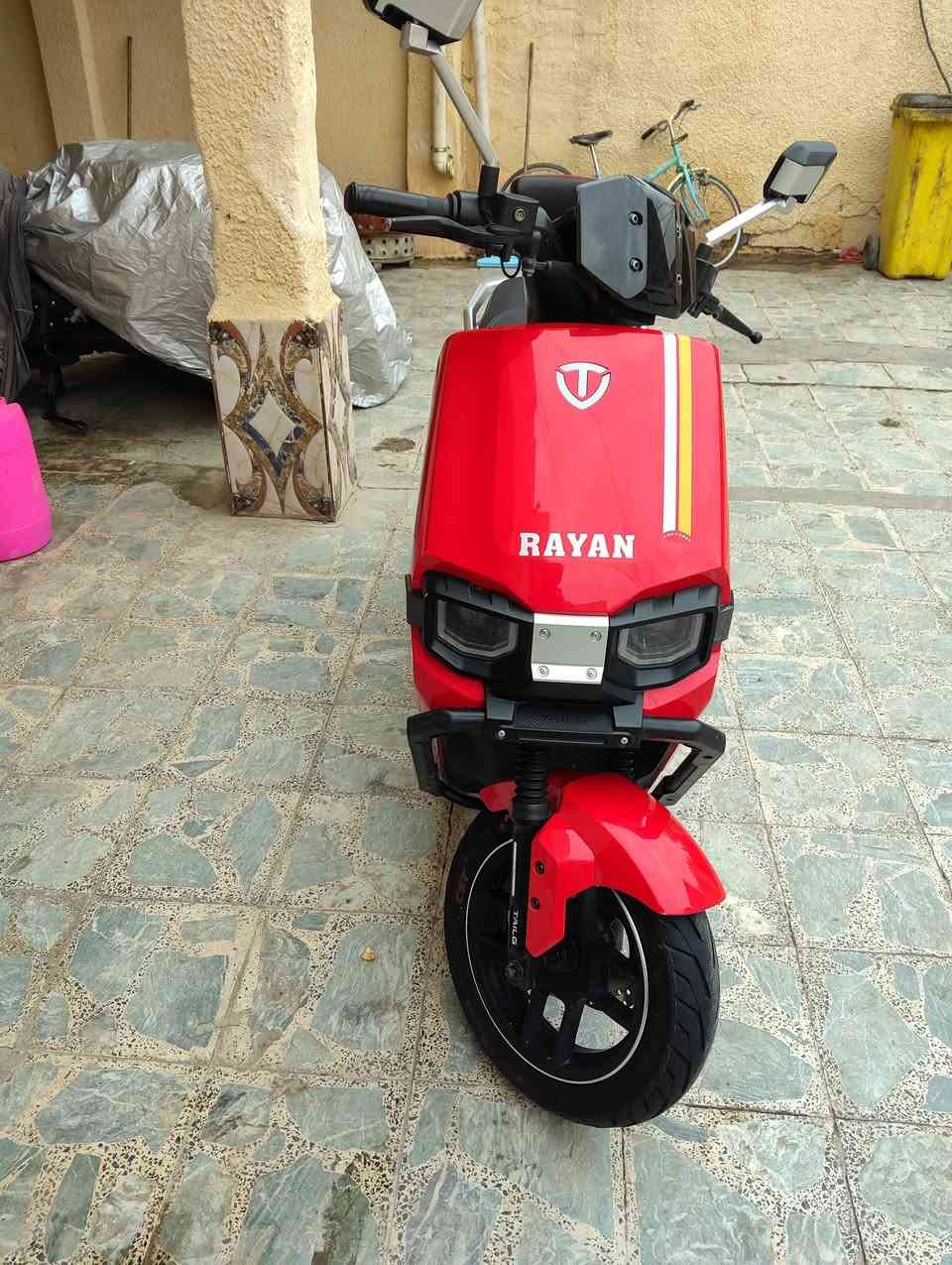 السلام عليكم دراجه ريان للبيع وحش الكون زيرو بعد ما ماشيه بيها شخوط باللزكات مثل ما واضحه بالصوره ماشيه  14 كيلو بس سعرها 900 وبيها مجال بسيط عنوان بغداد الشعب شارع الجزيره الاستفسار على هذا الرقم***********
