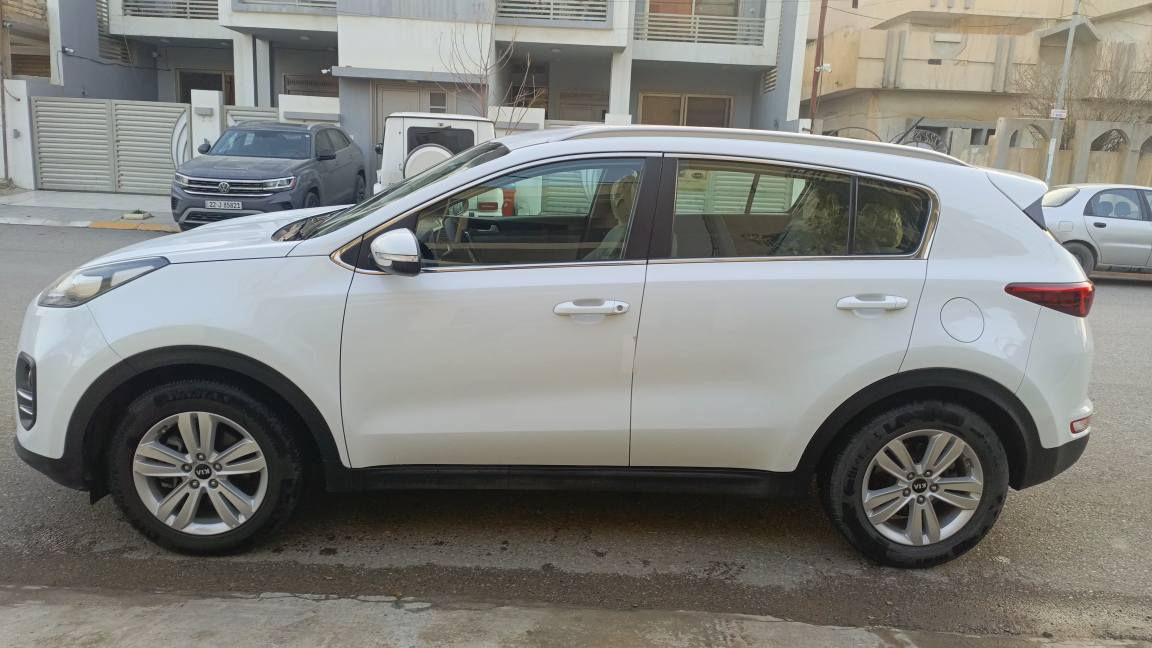 سبورتاج موديل ٢٠١٩ خليجي ماشيه ٩٨ الف بيها بصمه تشغيل عن بعد حساسات خلفيه كامره خلفيه بيها فقط باب واحد صبغ للتواصل ارسل رسالة او على الرقم 
***********
*********** كركوك, العراق
