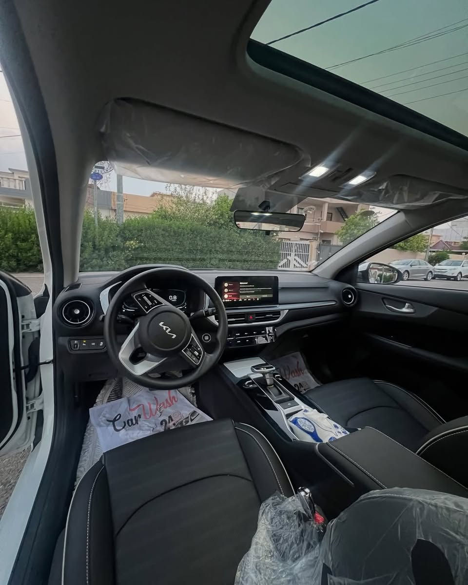 سلام عليكم كي ثري مديل 2024 سيارة كلش جديدة ماتصرف عليها ربع مواصفات حساس امامي خلفلي كشنات جلد شاشة وكامرة تحكمات جهتين منفث يوسبي وتايب سي ويل16❤️ 
سيارة ماشية33 الف وقابل لزيدة💕 سيارة مكفولة بيها بس طخة بل بنيد وبعدها علا وضعها وناشرها وي صور وبل عافية عل ياخذها رقم اربيل مميز🌏 سعر145بيها مجال مكاني بغداد حي العامل💕رقم تلفون***********
