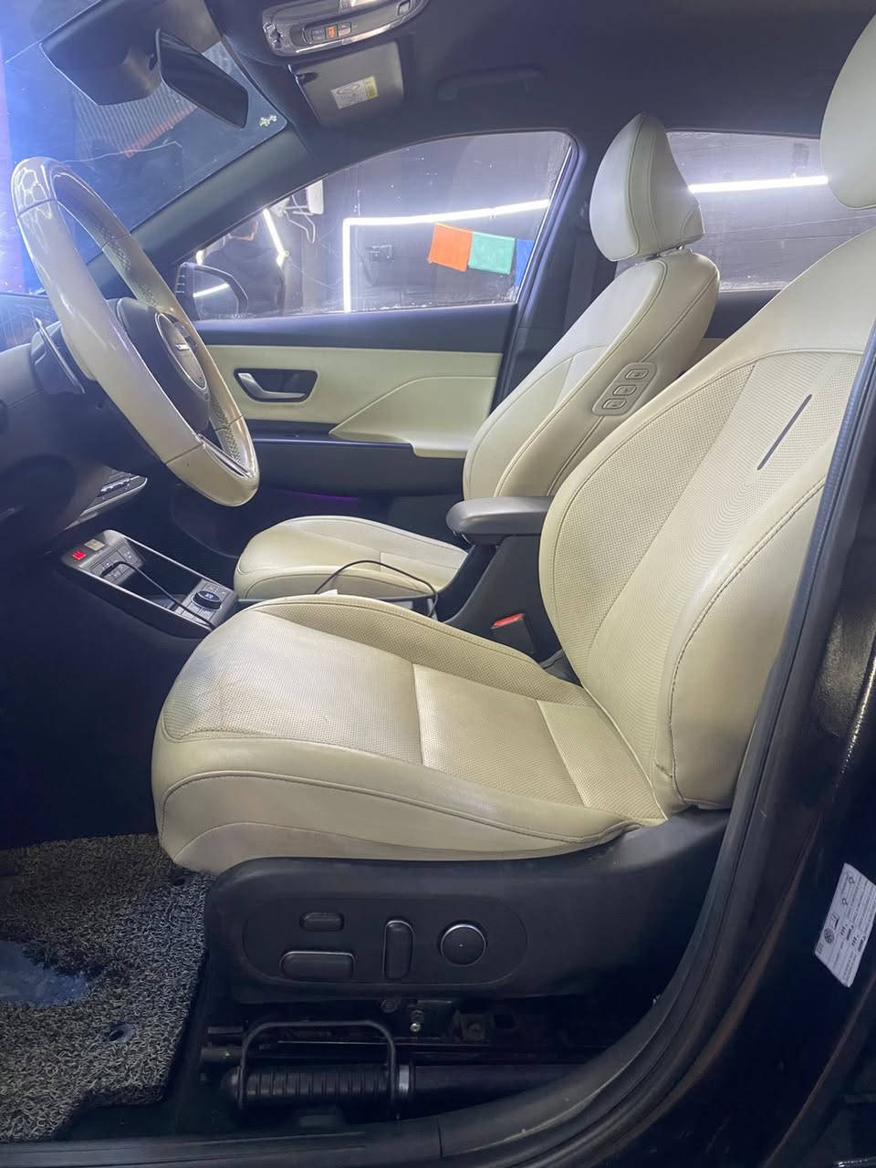 هونداي كونا وارد كوري  موديل 2023 شكل جديد
مواصفات كير تعليك 
بصمه تشغيل عن بعد 
🚙تتقدم الى الامام ⬅️وترجع الى الخلف عن طريق البصمة➡️
هاند بريك بصمه 
شاشه دجتل متصل  وعداد متغير 
شاحن ويرلس 
نضام ترحيب 
كشنات كهرباء + تدفئة + تبريد 
كشنات الخلفيه تدفئة 
ستيرن تدفئه
رادارات اماميه + رادارات خلفيه + نقطه عمياء
تحديد مسار  وتحذير عند عند الانحراف + قيادة ذاتيه
واوتو بارك
اوتو هولد + نضام صعود منحدرات 
اشاير بل مري + رادار
تبريد بيانو قطعتين امامي وخلفي
تحكم ستيرن اربع جهات
شاشه كبيره تدعم نضام اندرويد اوتو وكار بلي 
محرك 1600 تيربو 
اهتزاز الاستيرن عند الاقتراب
رقم صاحب ســـيـارة :***********
