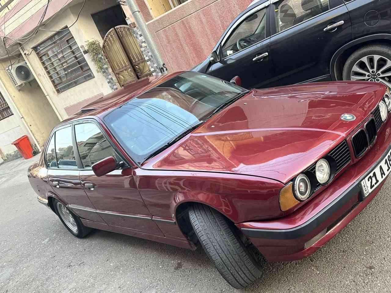 سلام عليكم للبيع BMW  موديل 1990 السياره كلش جديده السياره حجم 525 السياره مصبوغه عام للجماليه فقط السياره وارد ياباني المكينه العدله المرغوبه السياره باسم عربي مكان السياره بغداد اصليخ رقم صاحب السيارة *********** السعر 75 ورقه وبيه مجال
