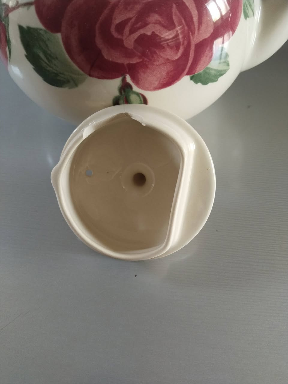 قوري انتيك قديم مختوم بي عيب بسيط على قبخ موضح بالصورة للبيع استفسار على الخاص


**إذا كنت صاحب هذا الإعلان وتريد حذفه لأي سبب، رجاءا أرسل رسالة إلى الدعم الفني**