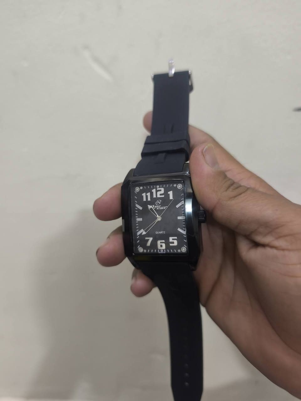 ساعات اصليه 
السعر مناسب جدا 
جديد غير مستعمل شرط الفحص
***********
