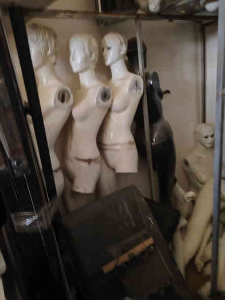 الي حاب يسفسر خاص موجود او يتصل 

***********
