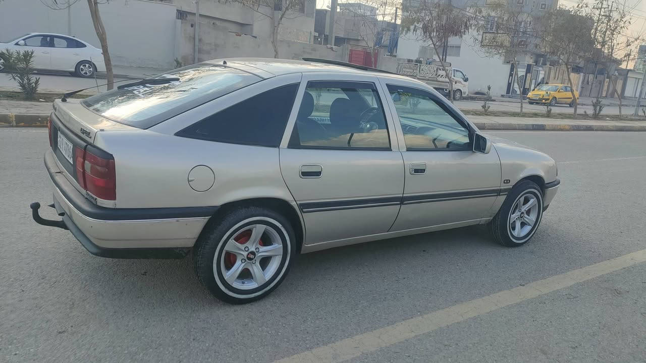 السلام عليكم فكترا حجم 18اصلي سنويتها ل 2030.هزه جديدة كابون بانزين موجود كير مكينة شرط مكينة مال گصة طخم تواير جديد سلايت صبغ سقف جماليه دوائر ودوسات ما مصلحه داير واحد مصلح كهربائيّات كلها شغاله سيارة بلا ضرر باقي التفاصيل ع اتصال العنوان جانب الايمن رقم الهاتف ***********
