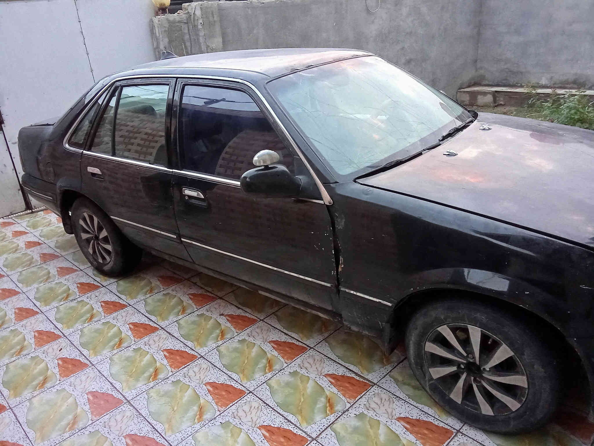 السلام عليكم ورحمة الله وبركاته برنس موديل
 السعر 25وبيها مجال بسيط 
 92رقم بغداد سنويه نافذه النهاية 28سياره 
 ابلاديه كير ومكينه كفاله حداديه خير من الله باتري جديد تخم تاير جديد دواخل كلش حلوه 
شواصي الايسر خير من الله والايمن بيه حشاكم اخياس مكان السياره جبله تعجبك اخليك على عيني وراسي ماتعجبك ارفع المنشور بكلمه طيبه مثلك ***********. ***********
