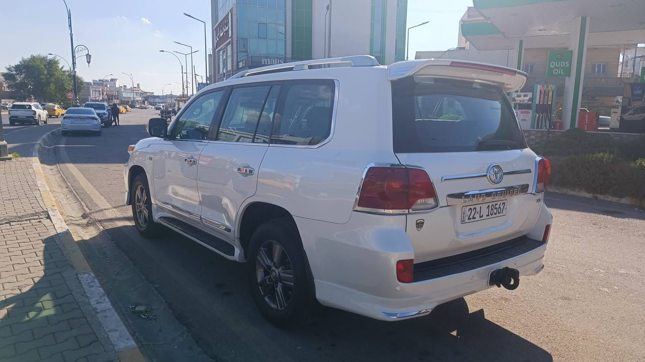 للبيع لاندكروزر  جكساره موديل 2011 ستينيه مواصفات GX  مكينه 6V  ممفتوح ماشيه 210 ألف بسمي السياره بدون فتحه مواصفات قطري بصمه. ثلاجه . مرايا شفط دواخل رصاصي محدث الدعاميات فقط مكفوله السياره بدون حادث وصبغ وتبديل فقط مكانين تعديل بارد بين الباب والجاملغ أمامي والباقي مكفوله السعر 285 بيها مجال *********** مكاني كركوك
