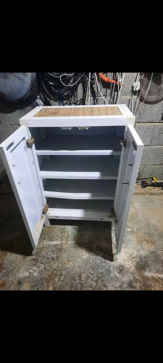 ئەم شتانە بۆفرۆشتن
شوێن پێلاو مواد ئەسلی زۆر تازەوپاکە سعری 55هەزار
مەخسەلەی دەست شۆر حەجم زۆر گەورە زۆرتازەیە سعری 35هەزار
مێزی ئاسن دێژی  دوومەترونیوو پانی 50سم سعری 40هەزار
دۆشەک یەک نەفەری ئیسپرینگ 20هەزار
جۆلانەی مناڵ 20هەزار
سکەی پەردە 2دانەیە نزیک دوومەترنیوو هەردووکی 20هەزار
مەخسەلەی ئاسن 15هەزار
کەنیوو ئارد لۆکە 15هەزار
شوێن سمود ،،،

ژ.م ***********
