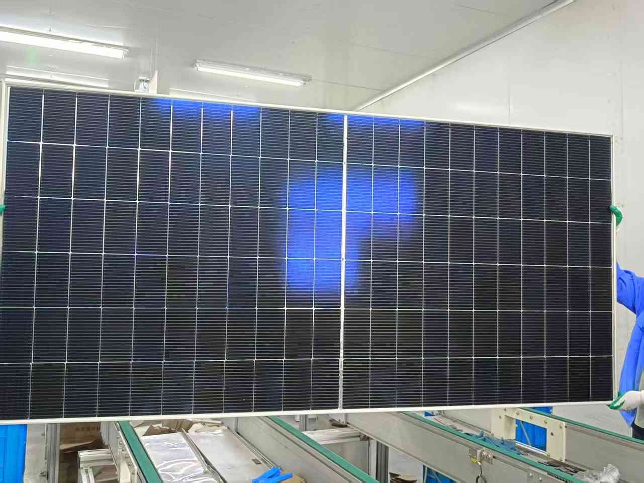 عرض خاص لفترة محدودة
الواح شمسية حجم 615 واط
للطلب والاستفسار الاتصال على الأرقام التالية
*********** 
***********
***********
