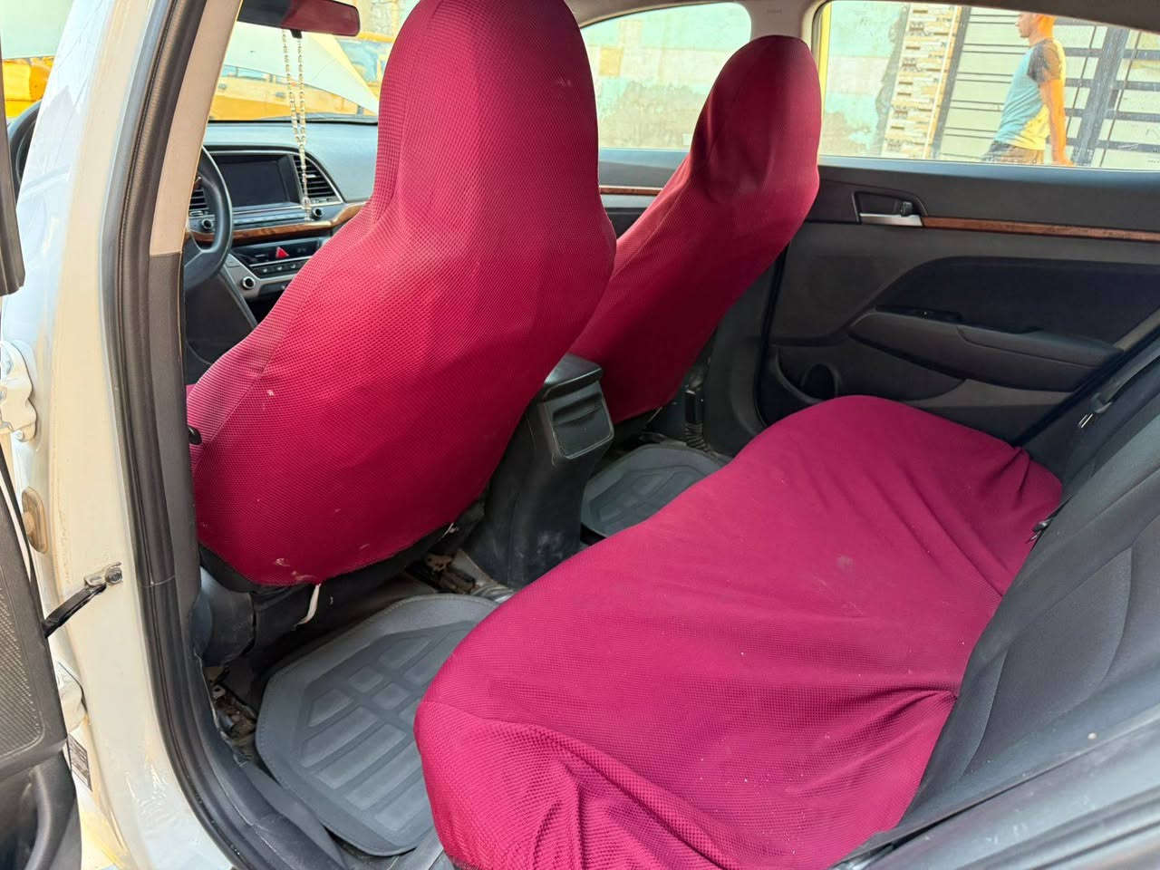 سلام عليك للبيع الانتره موديل 2018 امريكي حادثها الجاملغ الامامي وبنيد فقط  رقم بغداد السياره جديده وجهازه من كلشي  كير مكينه حداديه تخم تاير كله جديد تبريد ثلج  السعر  130 وبيها مجال السياره احله من الصور مكان السياره كربلاء الأستفسار علا رقم  ***********
