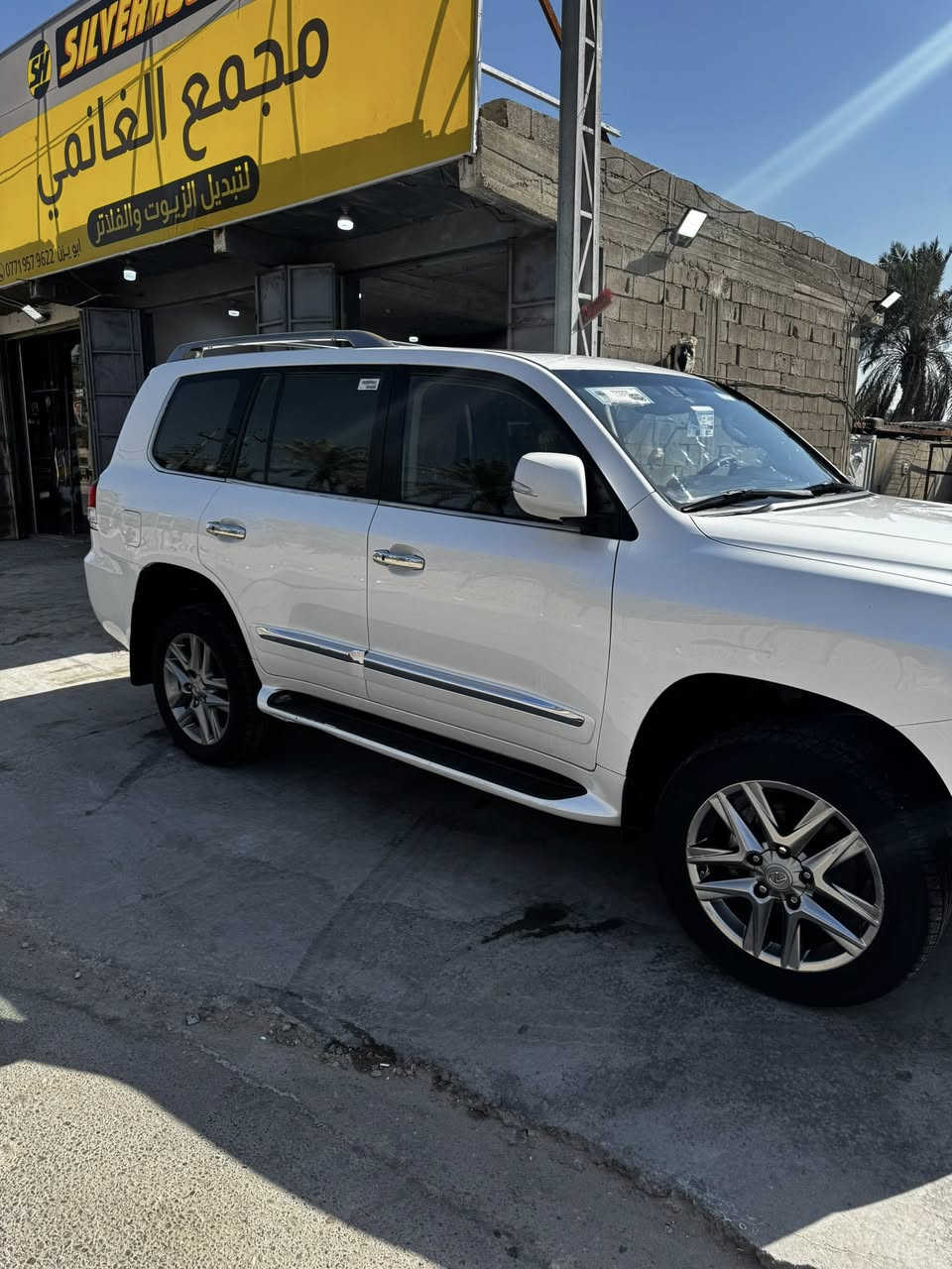 سلام عليكم 
لكزس موديل 2013 رقم مميز بغداد ب اسمي تحويل ثاني يوم ماشيه 108 الف مكفوله كفاله عامه لا بارد ولا تبديل ولا صبغ عنوان السياره البصره *********** السعر 410
