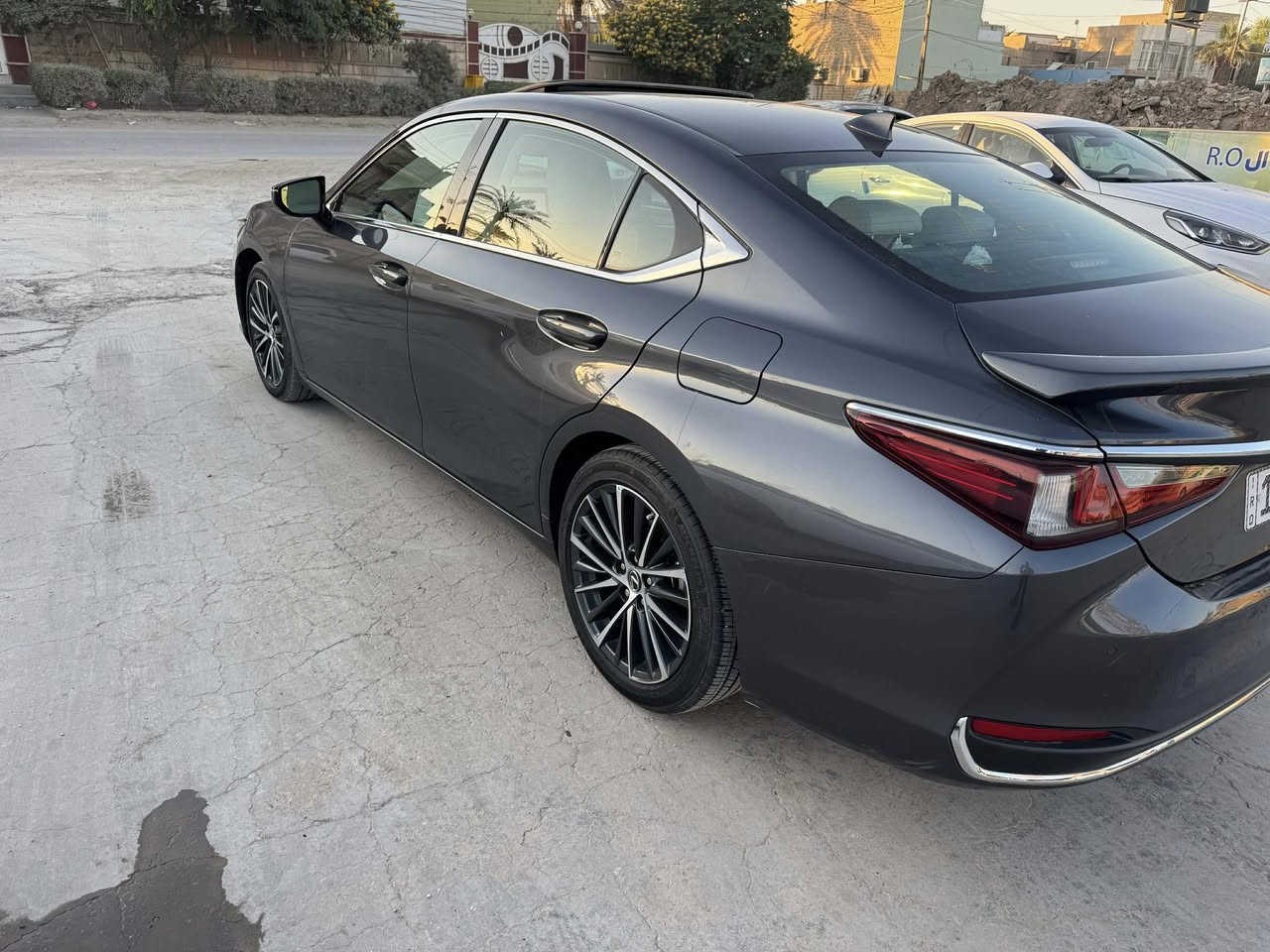 السلام عليكم لكزس es 300h 2024 رقم بغداد حادث جاملغ وبنيد صبغ ماشيه اقل ٣٠ سعر مناسب 
***********
