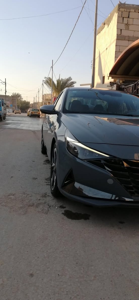 السلام عليكم النتره موديل ٢٠٢١ لمتدد مشروع وطني رقم بغداد مكينه ٢٠٠ دوش كيره مبدل جديد AT هواي بيها مواصفات فتحه بصمه رادار نقطه عمياء لايت ٣ عدسات زنون فتحه معروفه  مواصفات الفول حادثه بنيد وجامغ فقط 
كلشي واضح بلمنشور 
*********** اتصال  و  اتساب العنوان ديوانيه
