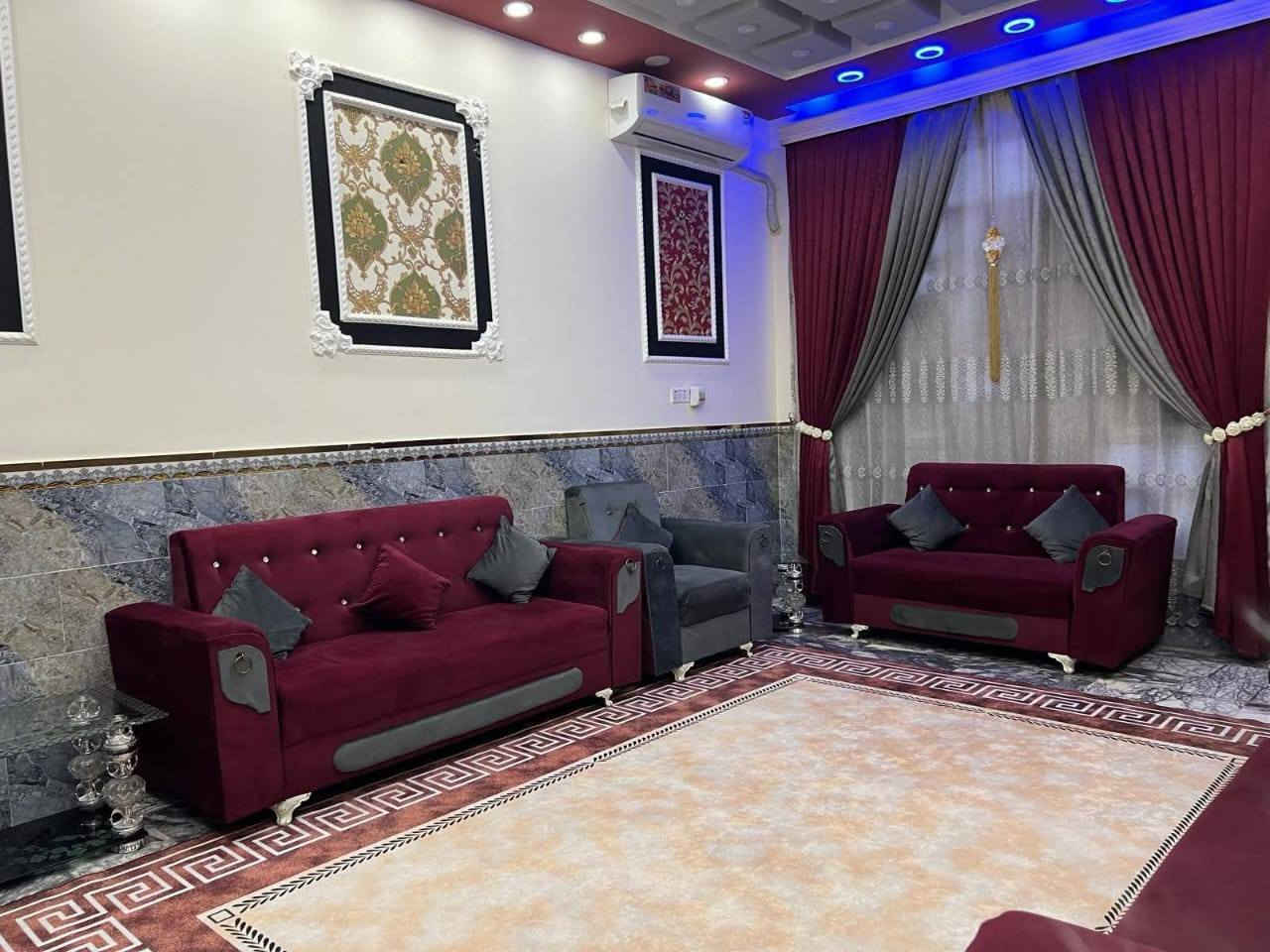 بيت للبيع 200 متر بناء طابوك اربع غرف وصاله عدد 2 استقبال مطبخ بارد والثاني حار  مخزن و صحيات جوه وصحيات فوك شغل درجه اولى الموقع حي الأسرى الزراعي شارع سكلة شامل والشارع كامل خدمات ماء كهرباء مجاري ونت ضوئي قريب على الشارع للاستفسار ***********
