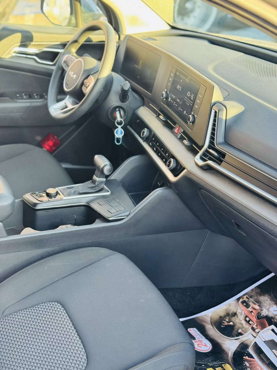 السلام عليكم كيا سبورتج ٢٠٢٥دخول جديد تترقم جميع المحافظات عدا الاقلم حادث فقط الجنطه ومبدل جنطه اصليه بدون صبغ السياره مواصفات السياره عاديه سويج مو بصمه شاشه متصله تحديد مسار حساس كامره خلفيه رادار امامي  للبيع للاستفسار الاتصال ***********
