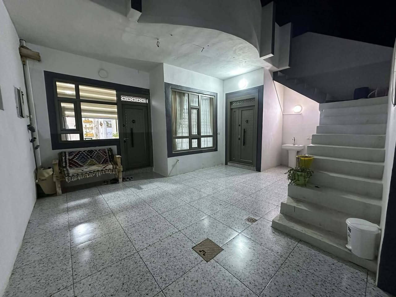 هات هات خانوی هەرزانو نایاب خانوویەکی زۆر هەرزان و گونجاو 
سلام علیکم نرخی زۆرهەرزان

#خانووی_نایاب بۆ فرۆشتن ⛪💒
ناونیشان 📍کەلار _ ناحیەی ڕزگاری (سموود) 

🔴 گەڕەکی ئاوباریک کۆتای قیرەکە 🌆🌃  
🔴ڕووبەری 7نیوو بە 20 = 150 مەترە 📏📐
🔴 طاپۆیەوبەشەردی تەحویل🖼️
🔴 شوێنێکی زۆۆر خۆش و دڵگیری هەیە. 
🔴 کامل ژوورەکانی 1.20 کاشییە ✅
🔴 کامل ژورەکانی سەقف سانەویە💭
🔴 نزیک هەمووخزمە گوزاریەک  🛍

🔴 ژوورەکانی ئەم خانووە پێکهاتووە لە ⬇️

🔵 میوان 🪑🚪
⚪ مساعد مطبخ 🍽️🫖
🔵هۆڵێک 🖼️
⚪دووژوری نوستن 🛋️🛏️
🔵ڕۆشنایی 🪟
⚪ مشتەمەلات 🛁🚿

بۆ زانینی نرخ 💵پەیوەندی بکەن بەم ژمارانەوە 📲📞📳

***********
***********

دەتوانن سەردانی
#نوسینگەی_ئازاد_لەسموود بکەن 

ناونیشانی نوسینگە ◀️ ڕزگاری جادەی نێو بازاڕ 🛣️
🔴 سەرووی شارەوانی سموود. 🌆🏣
🔴 ڕیزی  شیرینی خانەی زانا🍹🏢

ئێوەی بەڕێزیش هەر موڵکێکتان هەبوو بۆ فرۆشتن یان ویستان بیکڕن دەتوانن ڕەسم و زانیارییەکانتان بنێرن بۆ ژمارە ڤایبەری 📳✅
