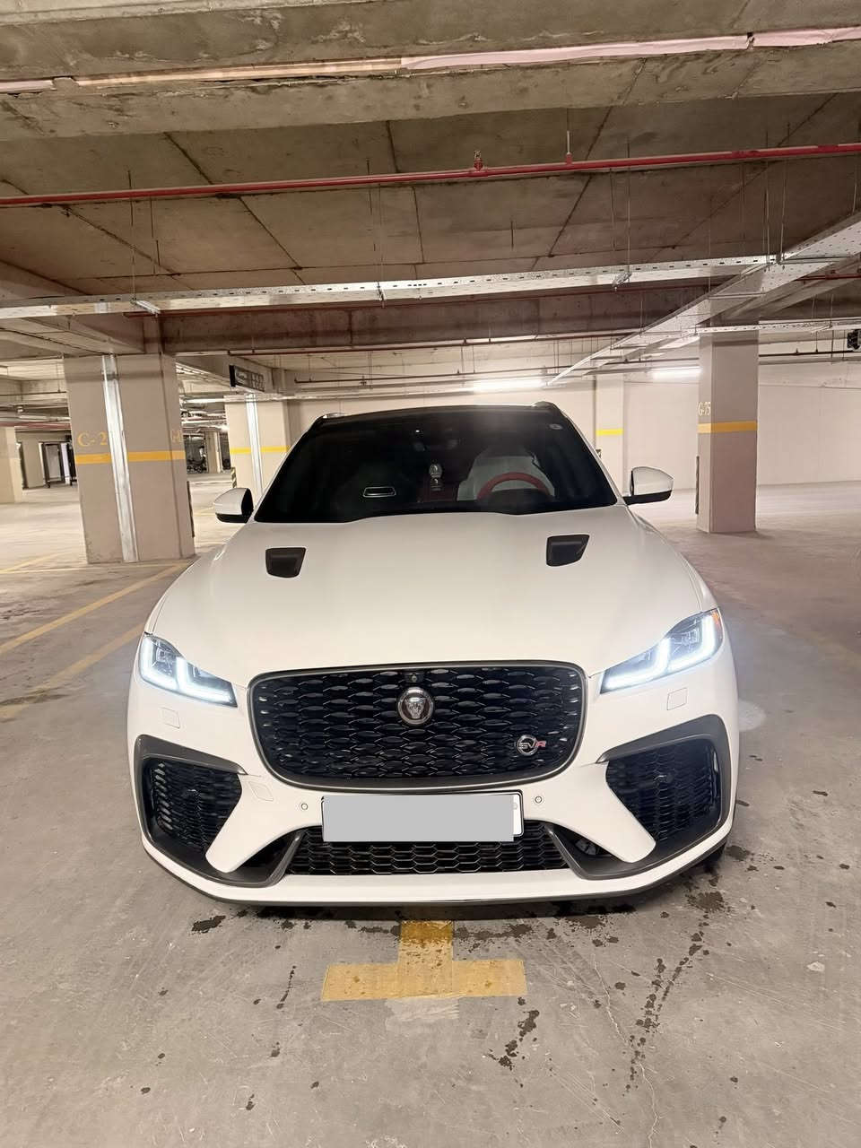 جاكوار SVR موديل 2021
الممشى: 53,000 ميل

حماية كاملة  (PPF)

السيارة نظيفة جدًا ومواصفات كاملة

اللون الخارجي أبيض والداخلية حمراء

السيارة بدون أي مشاكل

للمزيد من المعلومات يرجى الاتصال على الرقم (***********) واتساب
