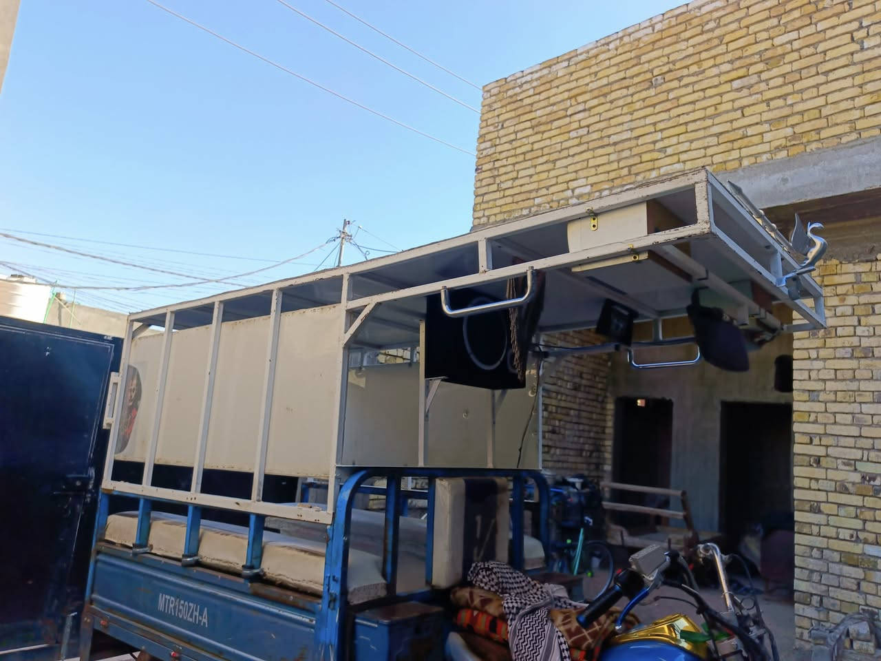 سلام عليكم محجر MTR للبيع نضيف شوفت عينك أبيعك فارغ فقط مرايه السعر 140 ألف والشراي بي خير ويدلل ***********
