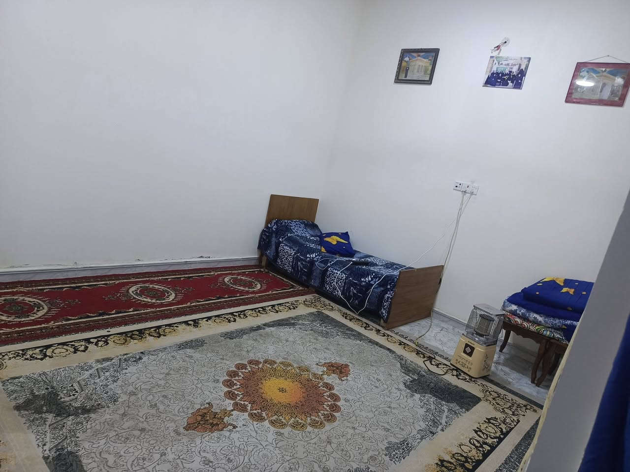 بيت في حي بغداد المربع الذهبي خلف مجلس محافظة مباشراً بيت بناء حديث جداً مساحة 150 طابقين طابوك 
طابو ملك صرف تحويل من المالك مباشرة 
للاستفسار ***********
