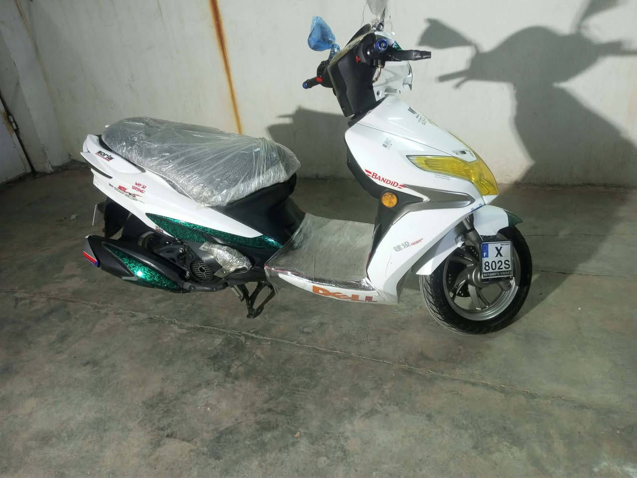 السلام عليكم ورحمة الله وبركاته هاوجي دبابه موديل 17 كشر محرك نضيفه حيل مسجل تحويل ثاني يوم السعر ١٢ ونص بيها مجال شي قليل 
العنوان رمادي شارع البريد مقابل باب البريد ورشة انس القيسي للإستفسار الاتصال با الرقم ***********
