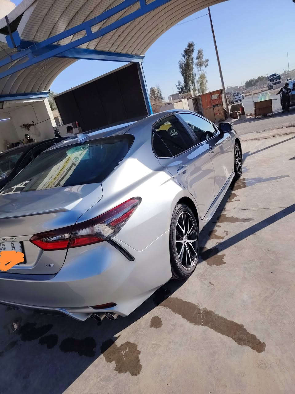 كامري للبيع موديل 2023 SE رقم كركوك معوقين سيارة جديدة  وبطاقة بنزين موجود ماشيه ٤٣ الف وهذا رقمي ***********  سعرها 225 ورقة 💐🌷
