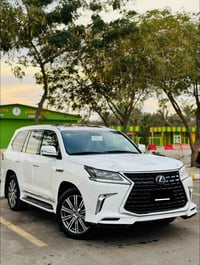 لكزس LX570 • ٢٠١٧ • رقم بغداد مميز