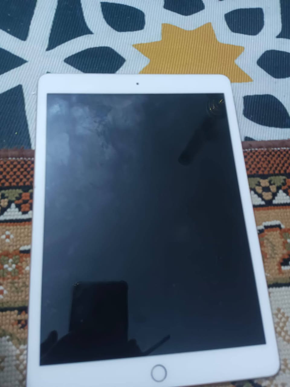 سلام عليكم ايباد 8 نضيف غراضه كامله ذاكره 128 بطاريه  84  سعره ب200 وبي مجال بسيط مكاني مدينه الصدر الحبيبية رقم ***********
