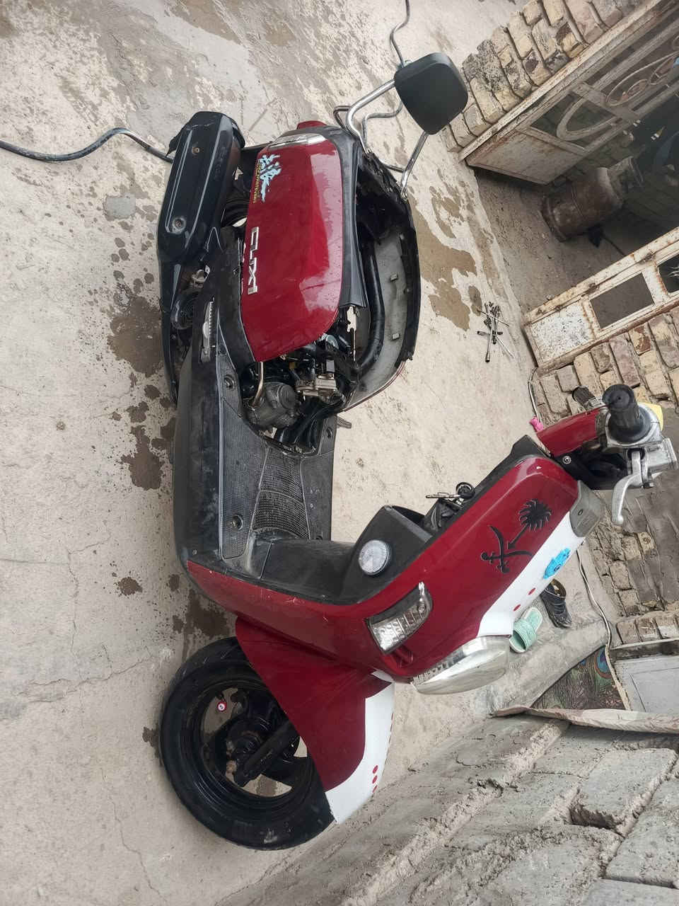 بوليسي كابريتر للبيع دراجة مال رمبة كلها بلادي مامفتوح بيها برغي  مكان القاسم سعر تصال ع ***********
