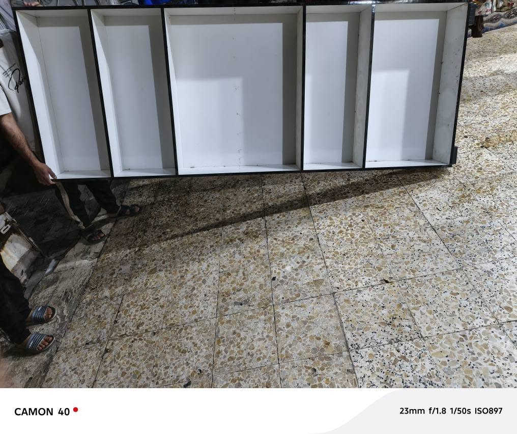 ‏سلام عليكم فاترينات العدد 15 قطعه شوفت عينك 
‏بيهن اني مشلع رفوفهن او بيهن مزرفه الرفوف لان جانن ديكور نراكيل سعر الفاترينه شي على شي سعر الوحده ٥٥ الف *********** ميسان عمارة, ميسان
