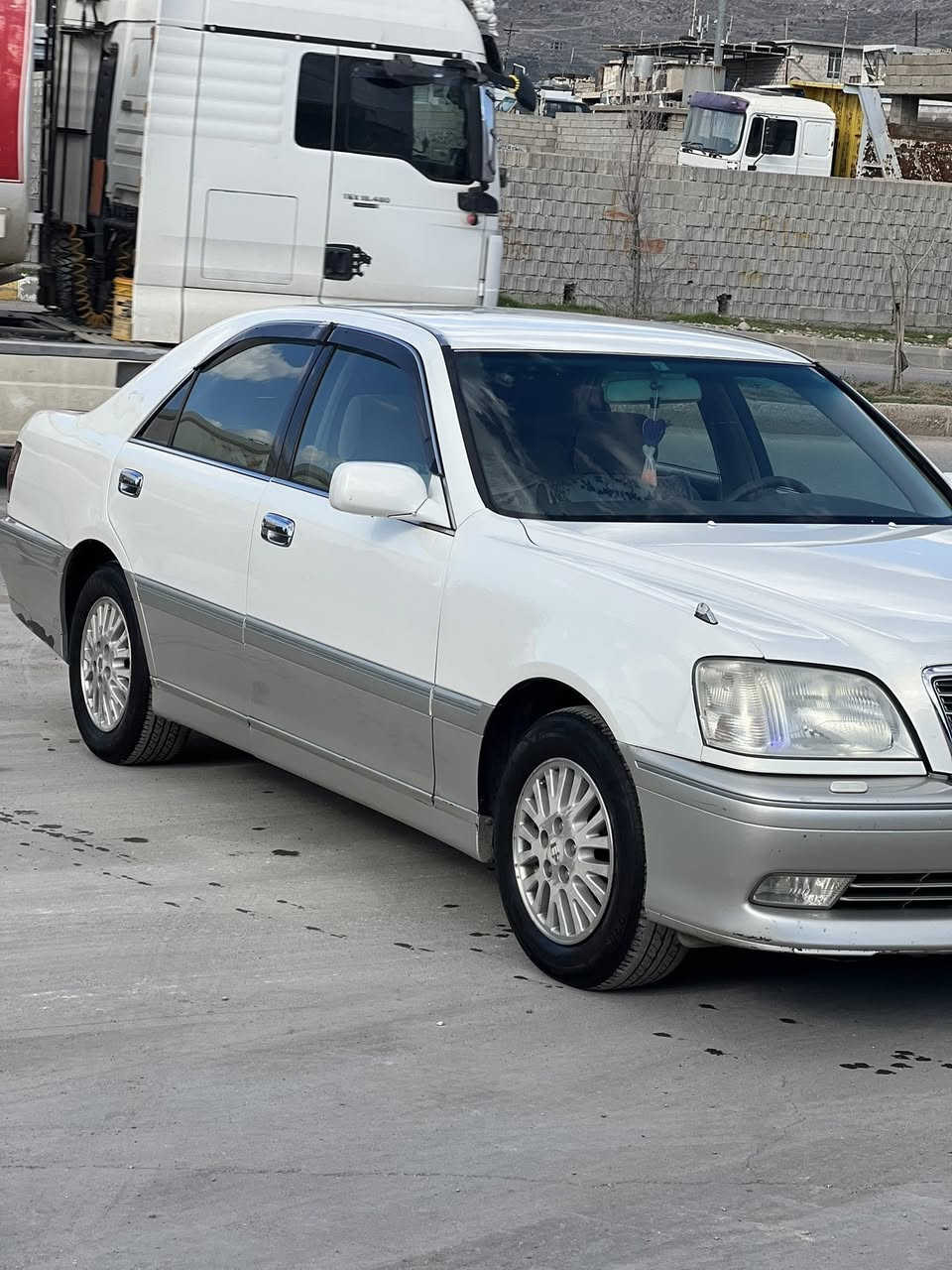 مـاشـەڵـاا مـەلـیـکـە مـووس
مـۆدێـل :2001
مەکینە:دیفۆڕی گەورە 175
کامل گیانی بەشەرت وایەرمەنی ڕۆنی گێڕو مەکینەی گۆڕاوە پاتری تازەی لەسەرە ساردو گەرمی مەزبوتە سەیارەکە یەک سەنت مەسرەفی نیە هی ماڵانە هی مەعرەز نیە 
چوار تایەو ویلی لۆک لۆکی لەسەرە 
بەس شوێن موسی بۆیاخە بە شەرتی کەڤەرو دەعمو لێ دراو هەتا فەحسی هەموو گیانی نەکەی نایەڵم بیوەی
سۆنەرەکەیم داناوە 
سعریشی 44گڵا قوفڵ قوفڵ بۆ مەعمەلە تەلەفون مەکە
شوێن:دەربەندیخان
ژ.م:***********
ژ.م:***********
