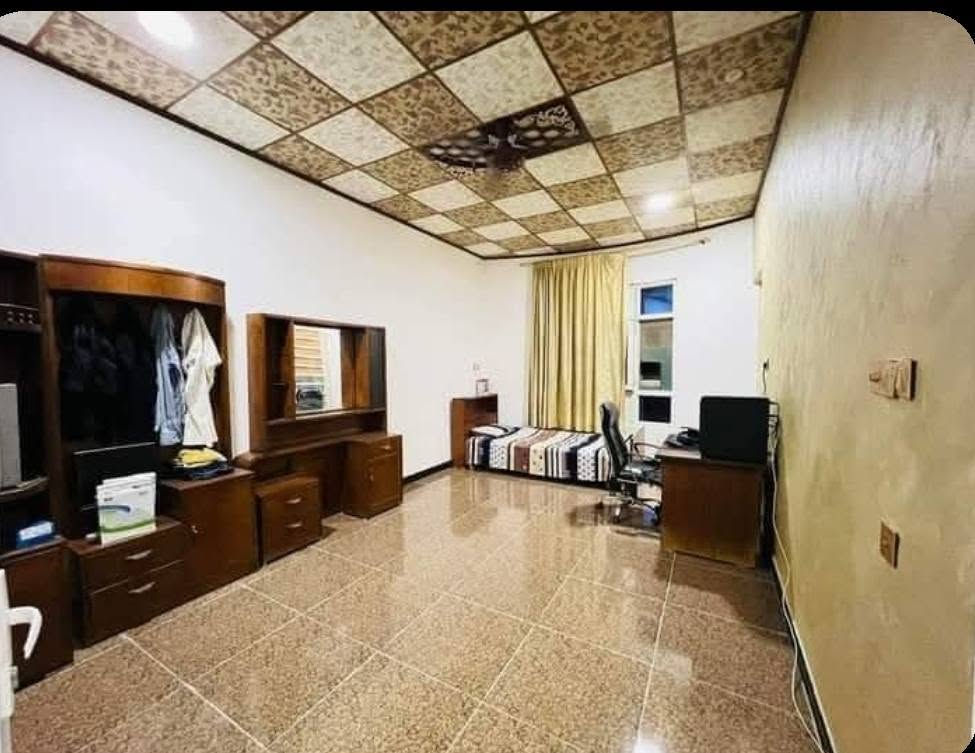 دار حديث للبيع (السعر ١٢٠)
الموقع : حي النسيم (قرب فندق نينوى اوبروي وسايدين مستشفى ابن سينا)
المساحة : 130 متر
الواجهة : 10 متر
الاتجاه : شروق تام
صنف العقار : زراعي سند 25 حق التصرف طابو زهور أراضي الصابونجي
عرض الشارع  : 10 متر
ط1 غرفة واستقبال وهول ومطبخ وصحيات وكراج
ط2 اربع غرف وصحيات وبلكون وبيتونة
للاستفسار
***********
***********
نستقبل طلباتكم العقارية بيع شراء ايجار
