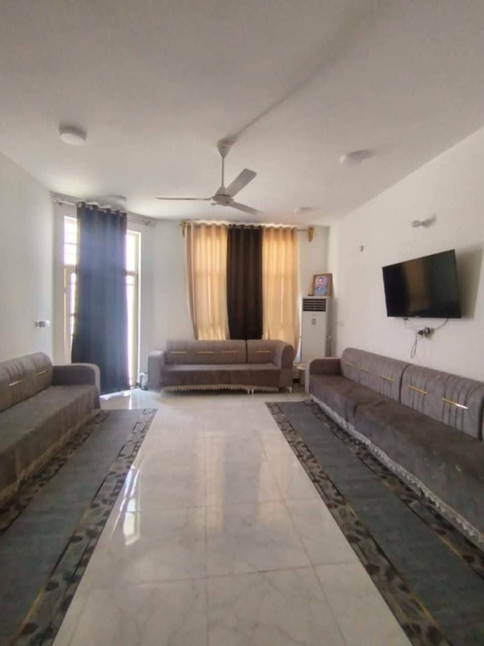 بيت للبيع 200 متر حي الاسرى شارع سكله حجي شامل استقبال مطبخ صاله غرفتين نوم  صحيات داخليه و خارجيه للاستفسار
***********
