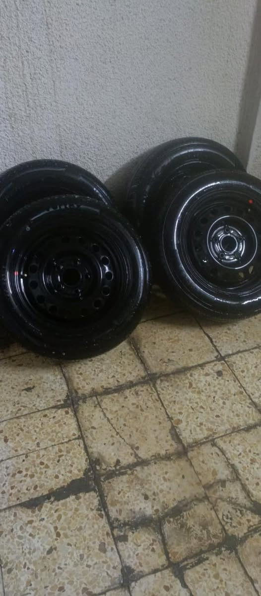 السلام عليكم
تخم ويل عادي وتاير جديد حجم 15 
#السعر 275 وبي مجال قليل 
#العنوان بغداد الدورة 
للاستفسار اكثر اتصل ع الرقم *********** 
او ‭0789 242 5622‬
