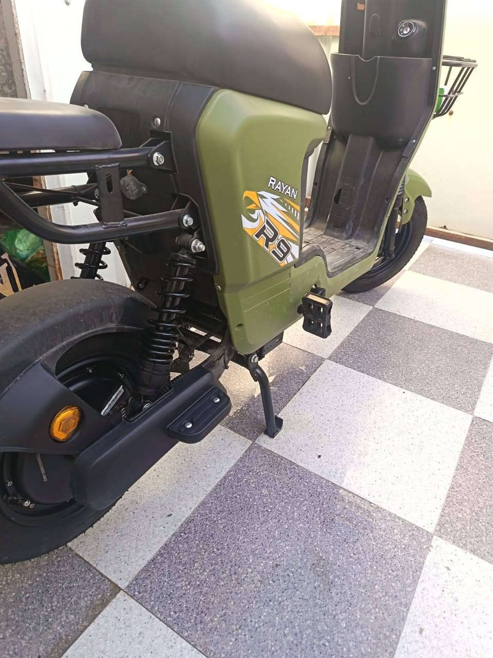 السلام عليكم دراجه ار 9 شحن للبيع
صار ٥ ايام من طلعت من الوكيل مكانه ميسان الجمعيات 

*********** 

السعر ٥٧٥ وبيه مجال
