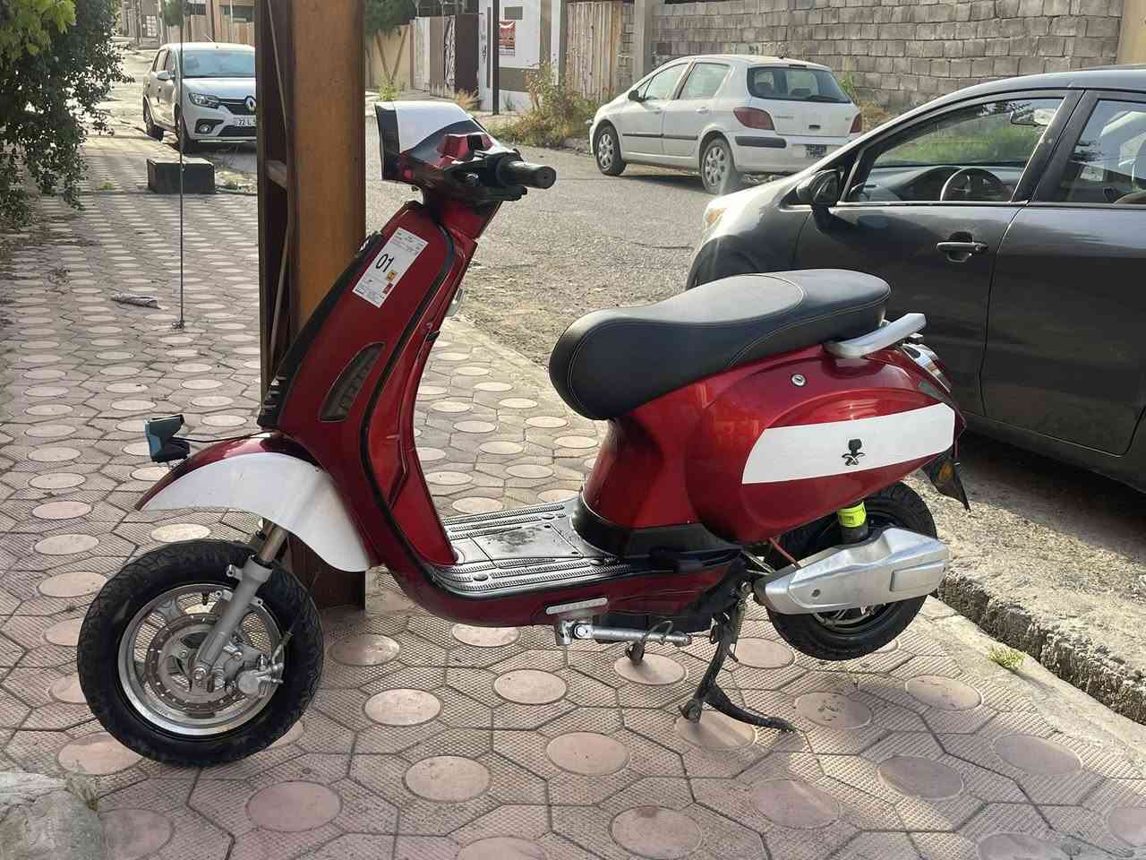 🚀 سرعة 99 شرط شلعة ومعدّل + سحب قوي
🔄 نظام رجوع للخلف لراحة الاستخدام
🔋6بطاريات— شحن ممتاز وعمر طويل
💡 لايت زنون كامل (سكن + واطي + عالي) مع دبل إشارة يمين ويسار
📢 هورن قوي وصوت واضح
🔴 لون أحمر جذاب وملفت
🏔️ تايرات جبلي جوبلس + دبلات جبليّة عالية للطرق الصعبة
🔊 سماعات مدمجة
📦 صندوق تخزين واسع + جكمجة أمامية عملية
📺 شاشة ذكية تعرض السرعة والفولتية والشحن والأعطال

⚠️ ملاحظات بكل أمانة:

🗝️ الجوزات مكسورة مال صندوق ومال جكمجه لأن السويج مقروم لكن يشتغل عن بعد بدون مشاكل   

💰 السعر: 425 (قابل للنقاش للجادين شي بصيط)
📩 الماطور جاهز والفحص مرحب به


**إذا كنت صاحب هذا الإعلان وتريد حذفه لأي سبب، رجاءا أرسل رسالة إلى الدعم الفني**