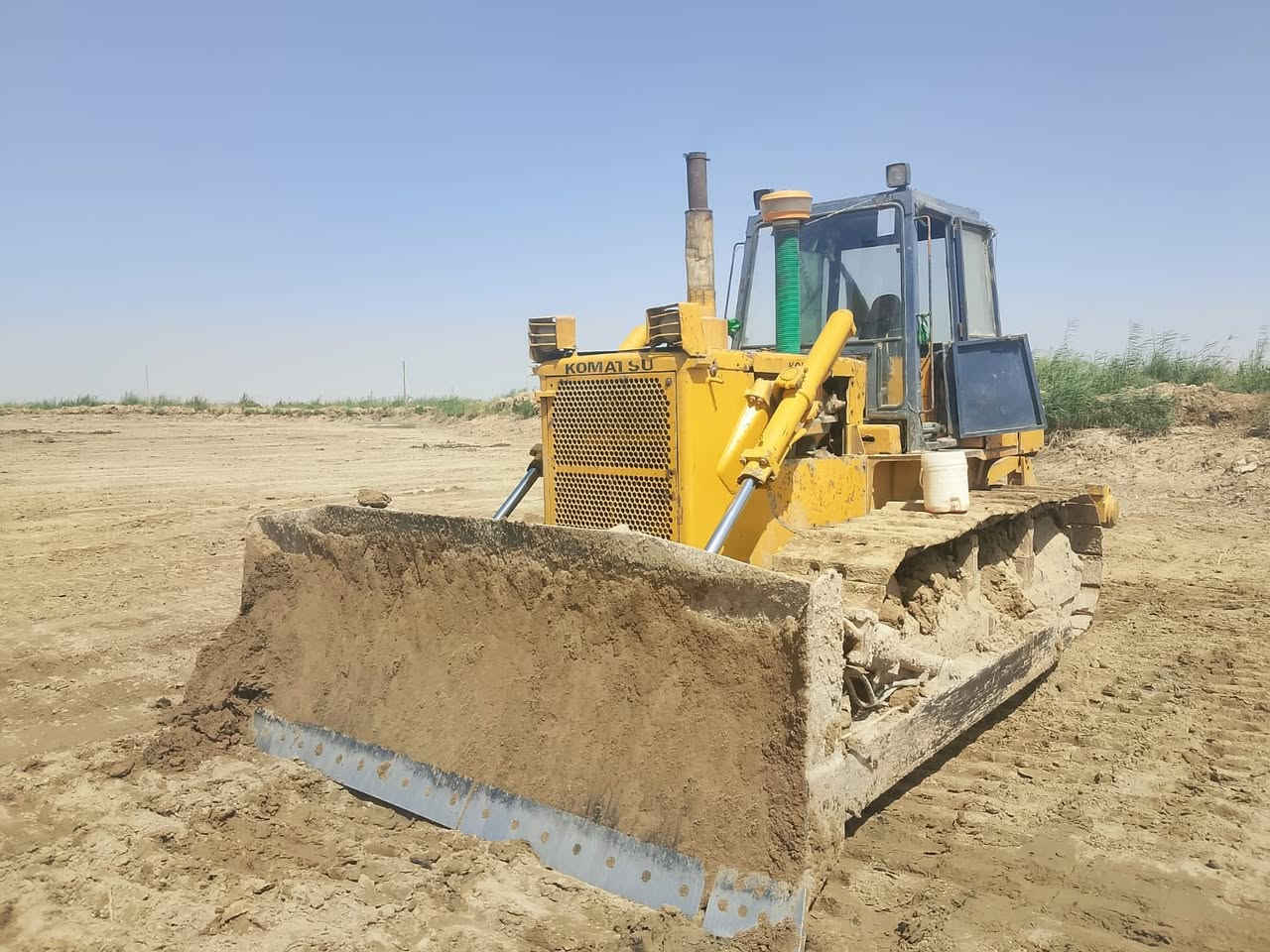 السلام عليكم    اللهم صلي على محمد وآل محمد
بلدوزر للبيع مديل 95
رقم واسط سنويه جديده رقم دولي محرك كفاله كير كفاله 
المكينه خير من الله 
استفسار ***********
