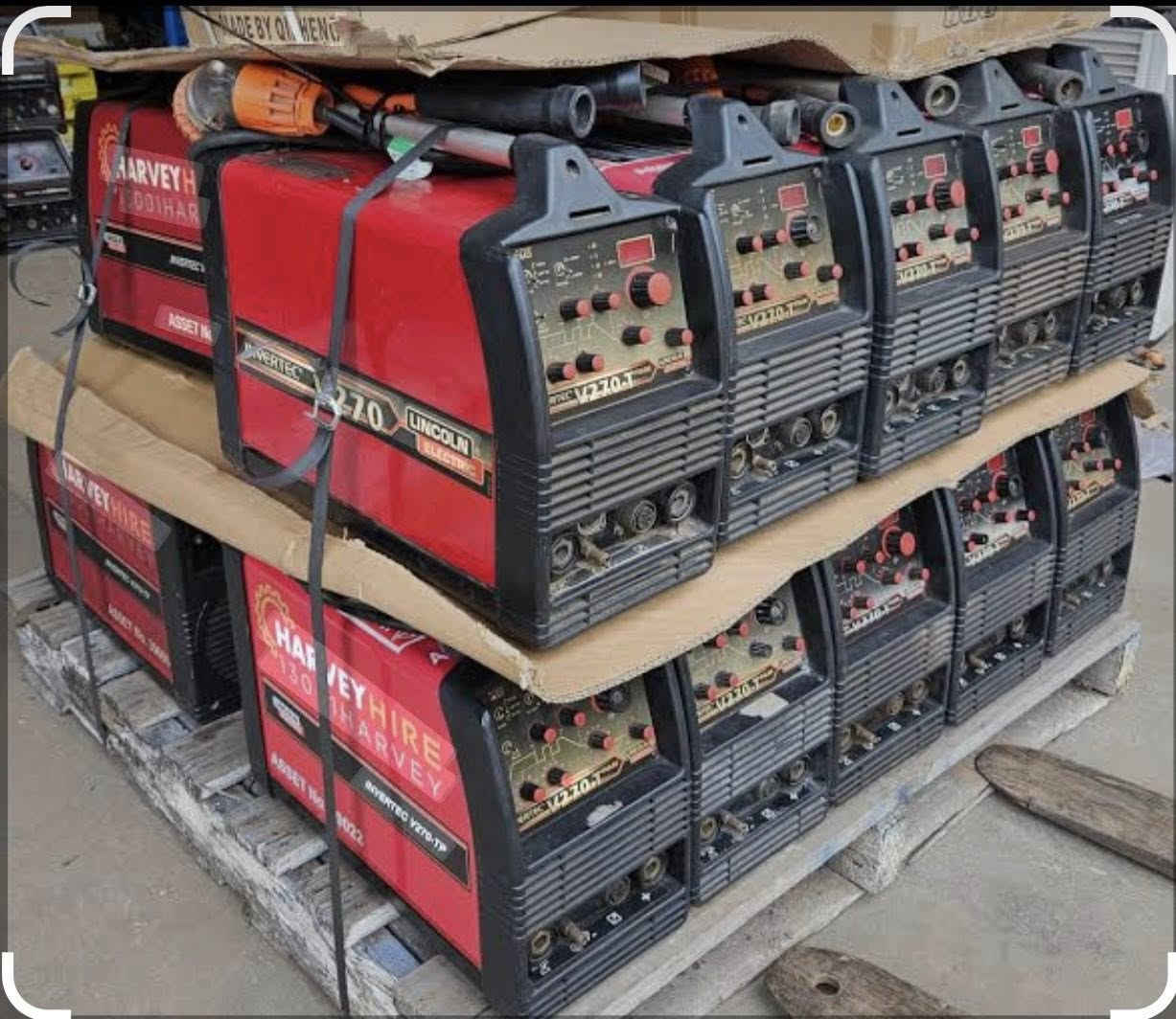 ماكنه لحام نوع لنكولن أمريكي الصنع 270 آمبير تلحم جميع المعادن ***********
