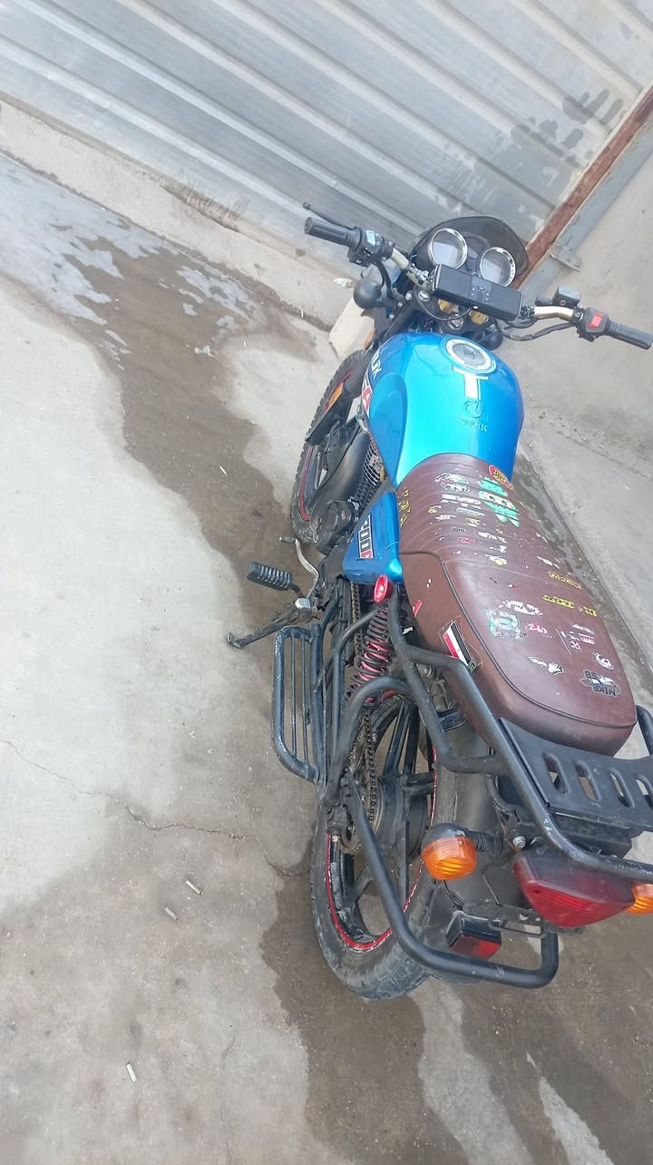 سونك جبلي  200C دراجه نضيفه خير من الله ما نقصة شي كفاله عامه موديل 25 السعر 800 وبية مجال ديالئ جديدت الشط   ***********
