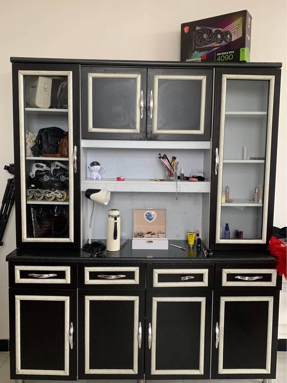 كاونتر خشب عملي وأنيق
بيه رفوف + أدراج + أبواب تخزين
يصلح للمطبخ أو الغرفة أو صالون تجميل
حجمه كبير ويوفر مساحة تخزين ممتازة
حالته جيدة جدًا
سبب البيع: عدم الحاجة
السعر: 250 ألف قابل للتفاوض
الموقع: بابل حلة, بابل


**إذا كنت صاحب هذا الإعلان وتريد حذفه لأي سبب، رجاءا أرسل رسالة إلى الدعم الفني**