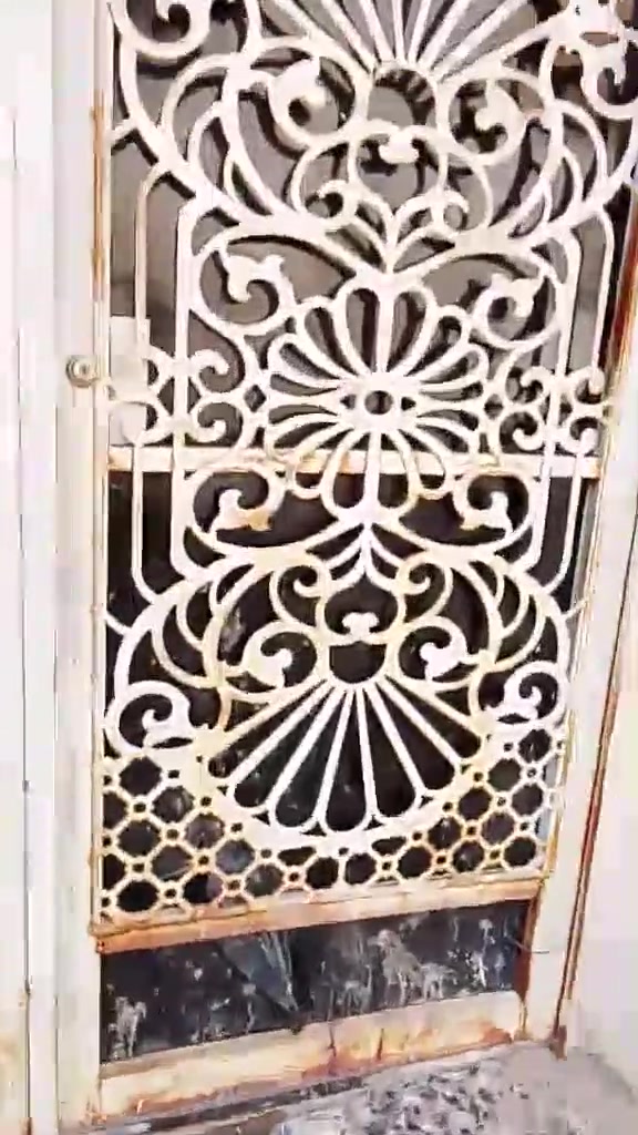 دارللبيع70م حي الانصار خلف.شارع.الحرفين قرب مولدة حيدرالعكايشي .بيت مكون.من.طارمه.مطبخ وصاله صغيره وستقبال وغرفةنوم بيت نظيف ومرتب وحلو متخسرعليه
كلشي بي جاهز كامل ش7م سعر72 بي مجال قليل اتصال.عرقم***********اوت س
مكتب اميرللوساطه العقاريه
