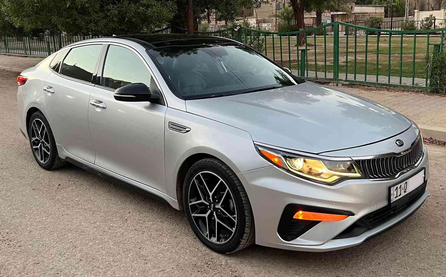 السلام عليكم 
للبيع (kia optima se 2020) وارد امريكي 
الممشى:- 72850. ميل
المحرك:-2400 GDI

الحادث:- طرف البنيد مصلح وجاملغ مبدل ومصبوغ عكس السايق فقط 
أيرباك ستيرن فقط ومرجع سستم.

مواصفات:-بصمة في الابواب 
و بصمة تشغيل ،
فتحه سقف بانوراما ،
رادارات اماميه وخلفيه وجانبيه ، 
نقطة عمياء ، مانع تصادم ، 
حفاظ على المسار ، 
شاشة كار بلي ، 
لد امامي خلفي ،
كشنات جلد 
تدفئة كشنات وسترين
انارة ترحيبية في الابواب.
ويل كب 18 انج

السيارة وارد أمريكي.
دخلت للعراق في سنة (٢٠٢١) 
المحرك والكير بلادي بدون اي تصليح
بيها بارد قليل في الچاملغ الخلفي 
صور الحادث  مرفق بالمنشور 

السعر:- 155$ ورقة و بيها مجال 
مكان السياره بغداد الدوره 
للاستفسار:-,    ***********
