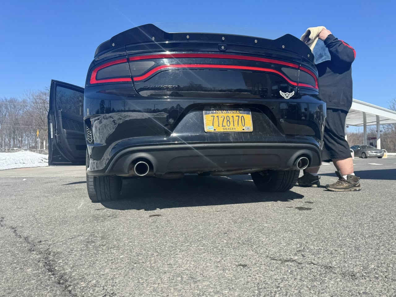 السلام عليكم ورحمة وبركاتو جارجر للبيع وارد أمريكي السيارة جديدة كلش السيارة جايبها من امريكة للعراق ممرقمة انتة ترقمها ماشية 40 ألف بيهة صبغ بل جاملغ المامي اليم السايق فتحت سقف السيارة صالصنتين السيارة  لسعر20الف   
مكاني بغداد القادسية يم ملعب التاتان 
للمراسلة ماسنجر أو 
7800859444 مراسلة واتساب أو ماسنجر فقط 
على الرصيد لاايتوفر وشكراًالسيارة جيتي فول
